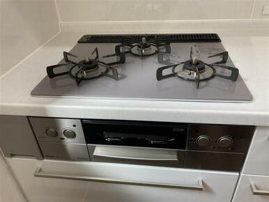 ３口ガスコンロ※お手入れが簡単ガラストップです。