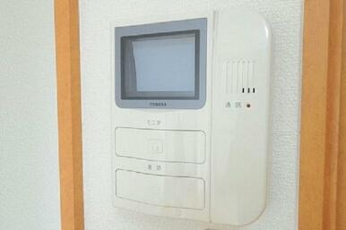 モニター付きインターホンでお客様を確認できます。