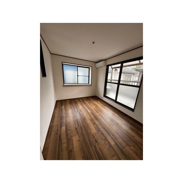 使い勝手のいい洋室です