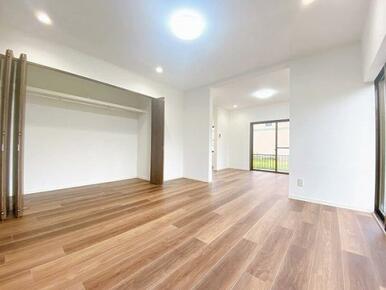 「LDK」壁、床ともに張り替えてます