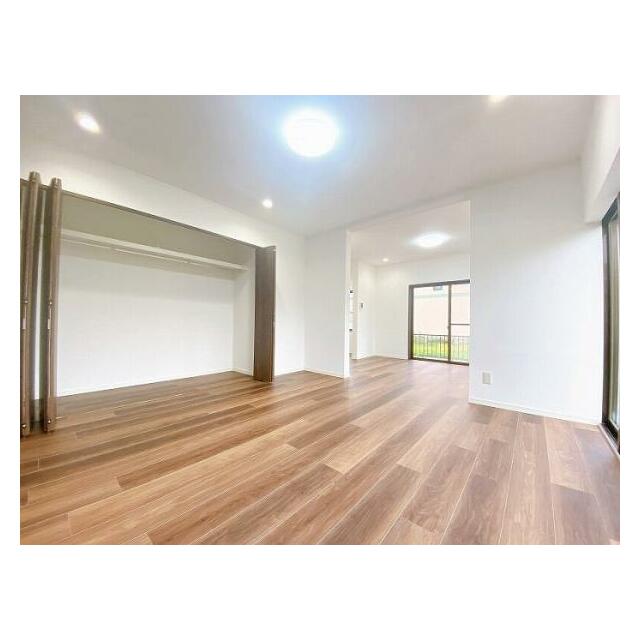 「LDK」壁、床ともに張り替えてます