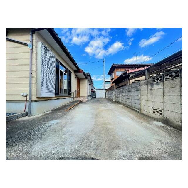 「駐車場」奥行きが約15mございます。縦列で3台駐車可能です。