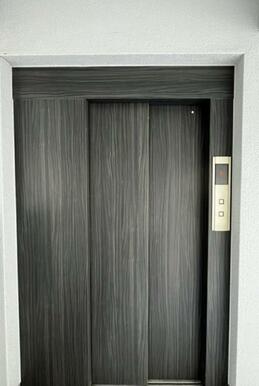 「共有部分」エレベーターの写真です。