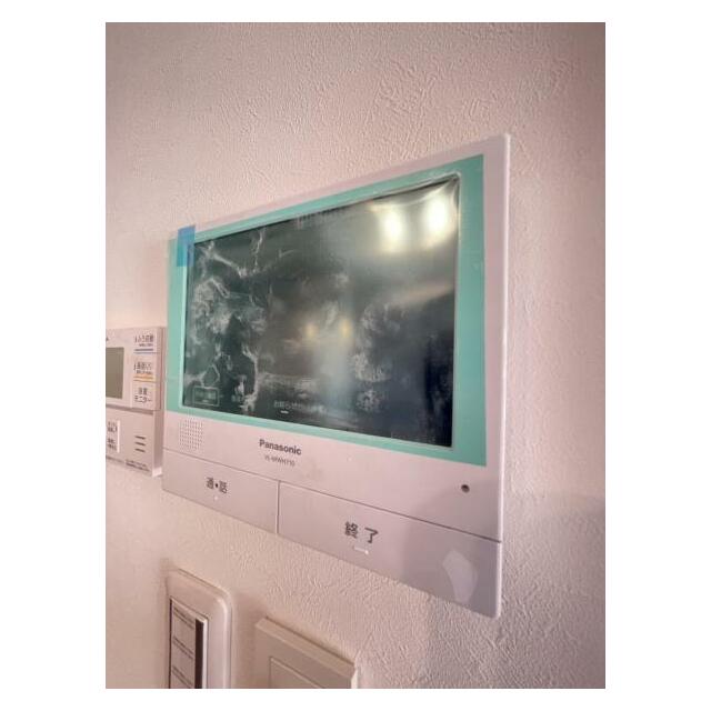 訪問者がひと目でわかるモニター付きインターホンを標準装備。お子さまのお留守番にも安心です！