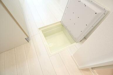 収納 床下収納