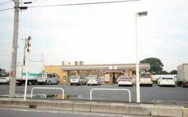 セブンイレブン徒歩４分（３２０ｍ）