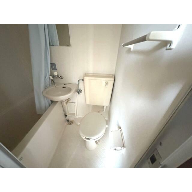３点ユニットのトイレと洗面