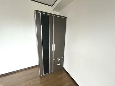 大容量の収納ボックスあり