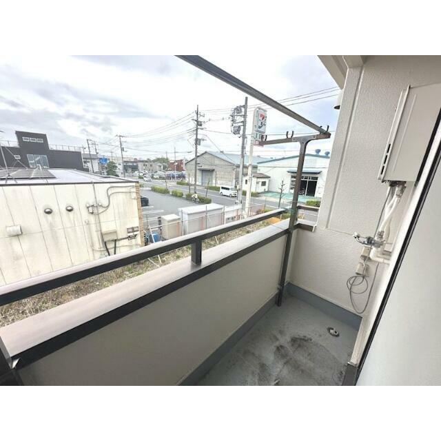 奥行きもしっかりと確保されたバルコニー付き