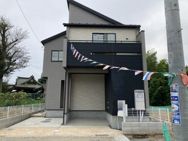 【外観/1号棟】シンプルながらも存在感のある外観です♪
