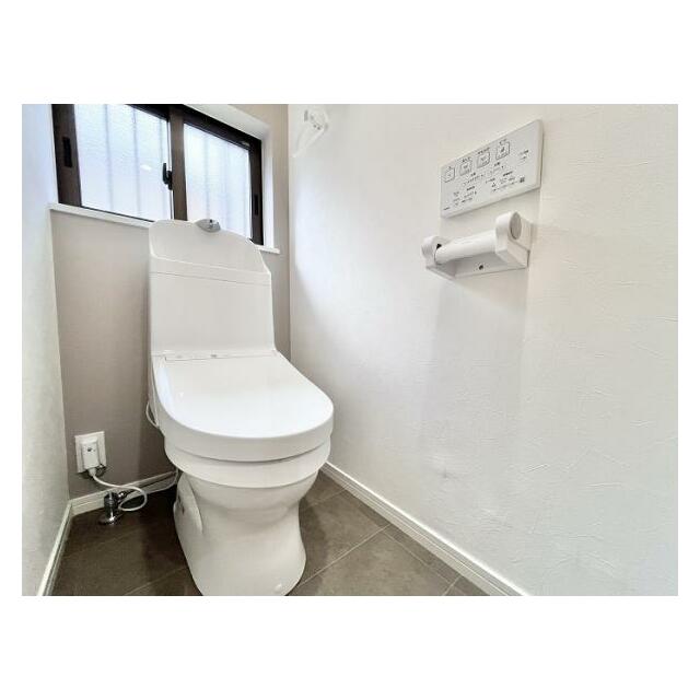 「トイレ」1階、2階ともに新品交換済みです。
