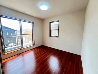 2階南側洋室約5.5帖