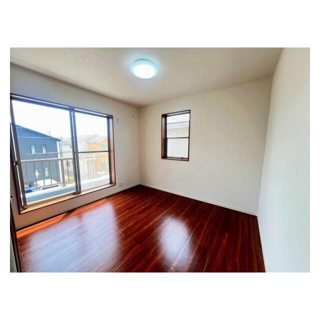 2階南側洋室約5.5帖