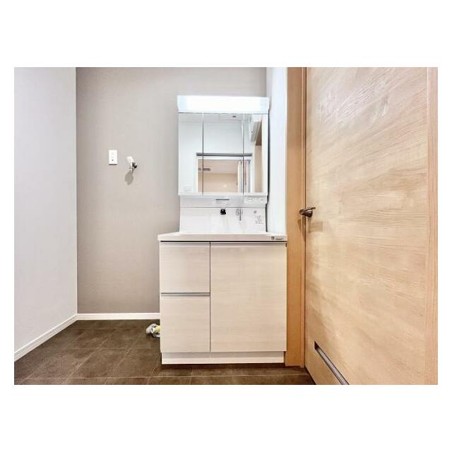 「洗面脱衣所」人気の三面鏡です。