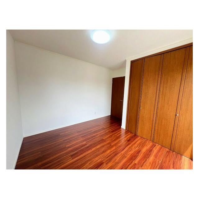 2階南側洋室約5.5帖　別角度から