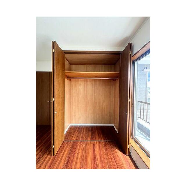 2階南側洋室約5.5帖クローゼット内