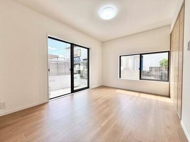 「1階洋室」2面採光で日当たり良好です。