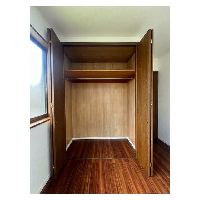 2階北側洋室約5.5帖　クローゼット内