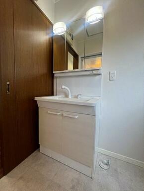 洗面台新品交換済み