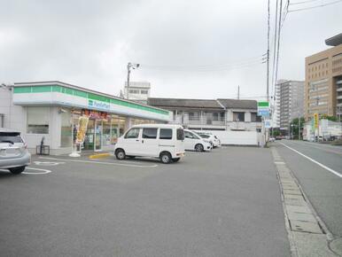 ファミリーマート昭和町三丁目店