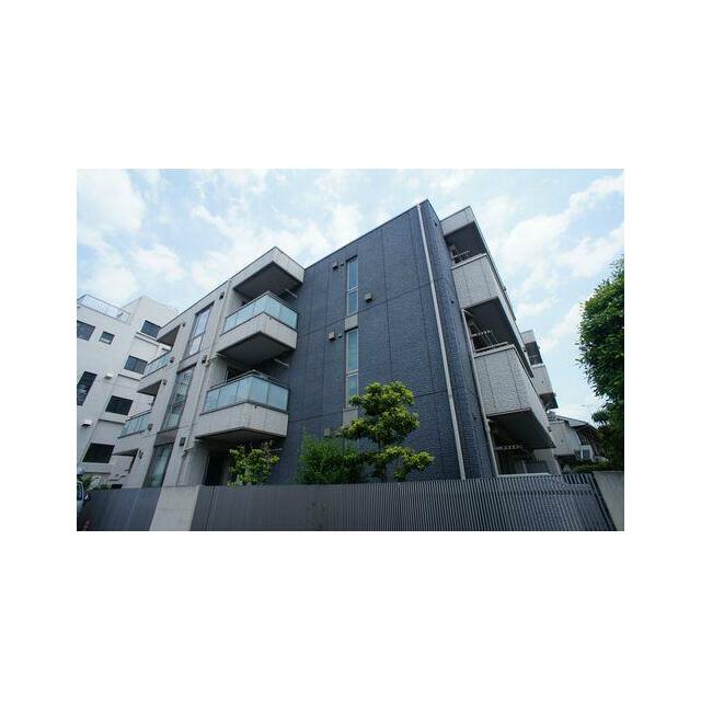 建物は重量鉄骨構造３階建♪