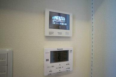 ◆モニターホン＋給湯リモコン◆女性の方にも安心のカラーモニター付きインターホン！