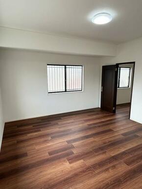 「2FLDK」約18帖のお部屋です。