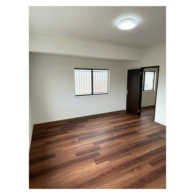 「2FLDK」約18帖のお部屋です。