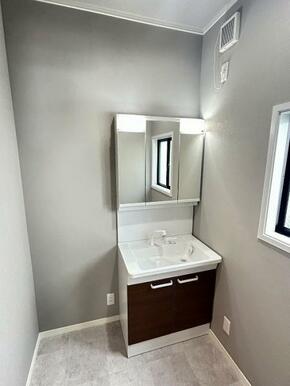 「1F」洗面台がございます。