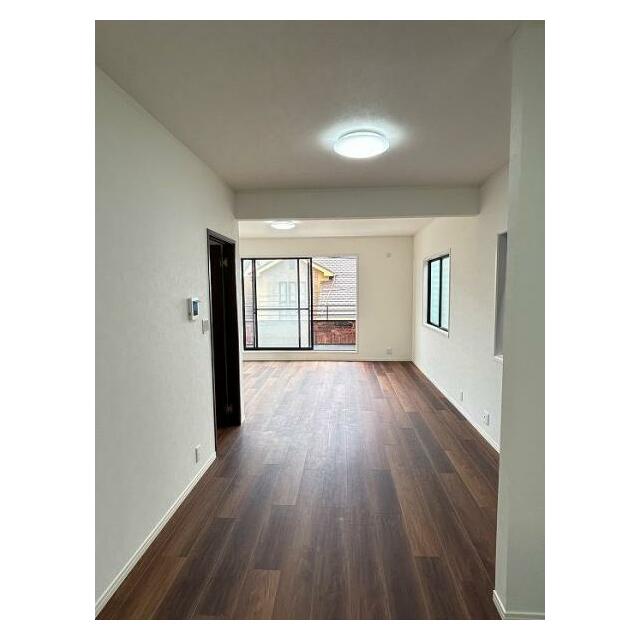 「LDK」キッチンからLDK全体を見渡したお写真です。