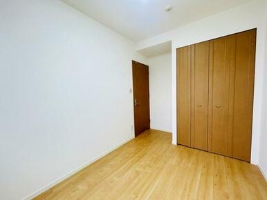 「南側洋室」別角度からの様子です。