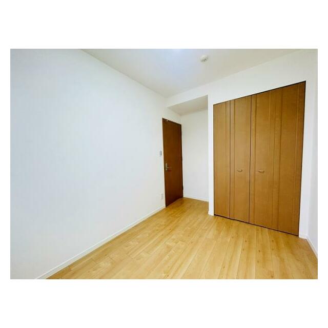 「南側洋室」別角度からの様子です。