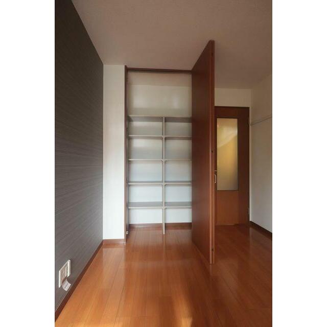 【ＬＤＫ】リビングにも収納スペースがございます♪