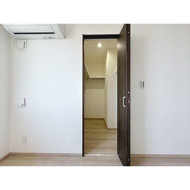２つのウォークインクローゼットがあります