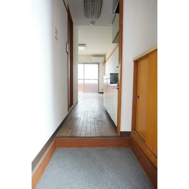 玄関から見たお部屋です♪