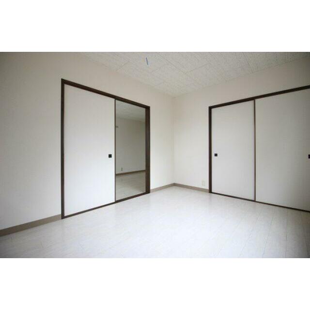 白を基調とした明るい洋室（2階同タイプ）