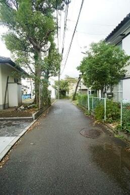 前面道路が広いので安心です
