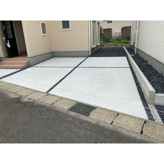 嬉しい駐車場付き！マイカー派はもちろん、これから車のご購入をお考えの方にも（1号棟）