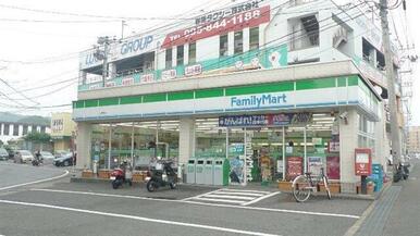 ファミリーマート三芳町店