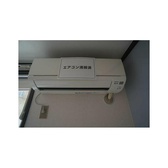 洋室にはエアコンが完備されています♪