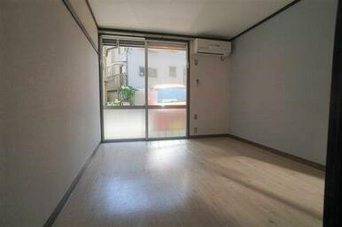 ６．４帖の洋室です♪