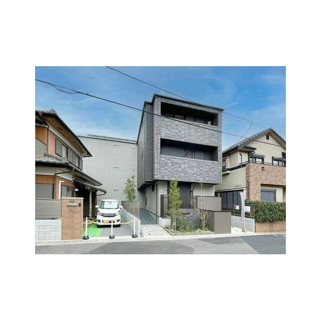 積水ハウスの重量鉄骨造エレベーター付３階建てＺＥＨシャーメゾンです。