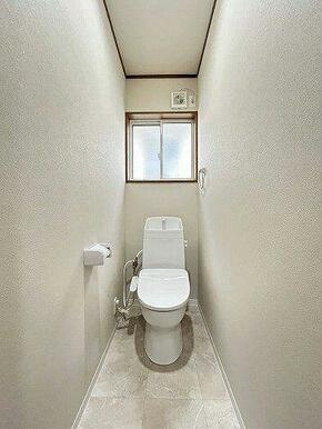 「２階トイレ」温水暖房機能付きトイレに新品交換済みです。