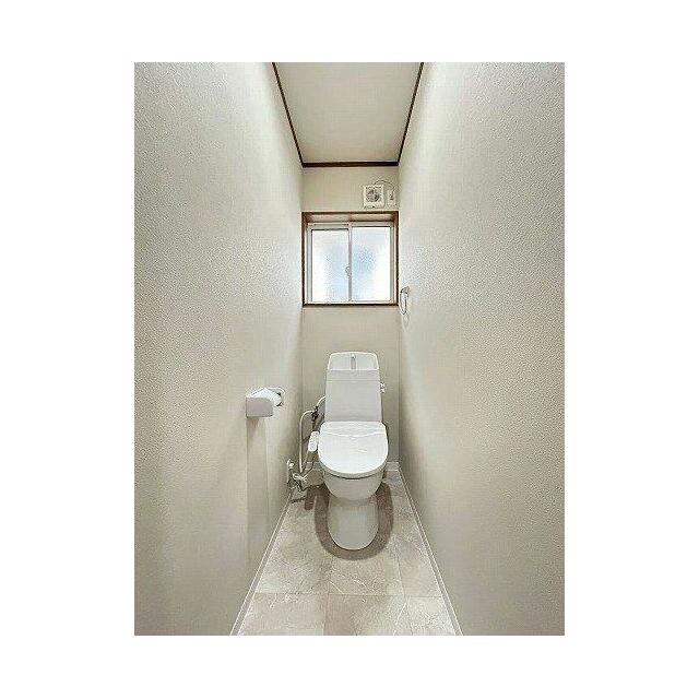 「２階トイレ」温水暖房機能付きトイレに新品交換済みです。
