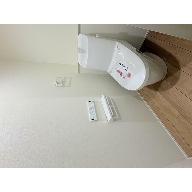 【２号棟】あると便利なトイレ後ろの棚付きでストックや飾り付けなど自分好みアレンジ出来ます！