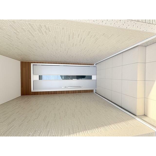 【２号棟】玄関ドア。