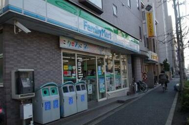 ファミリーマート新丸子駅西口店