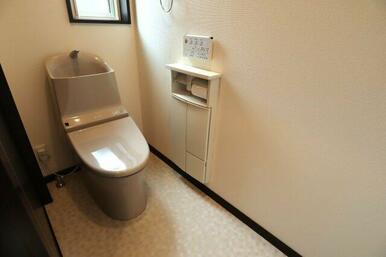 1階トイレは温水洗浄便座機能付トイレ！