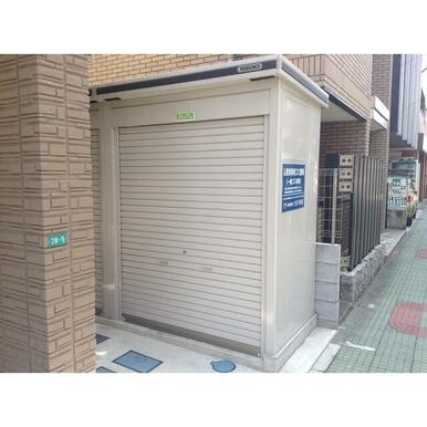 ゴミ捨て場（西側）