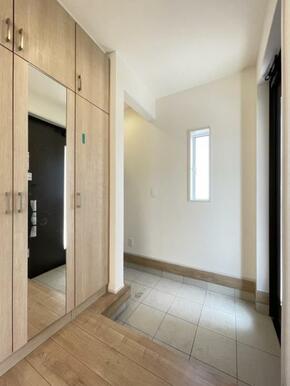 家族の靴がしまえるシューズボックス付き！